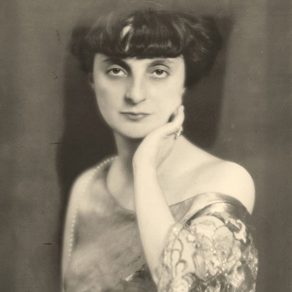 Anna de Noailles photographiée par G.-L. Manuel frères (1923).